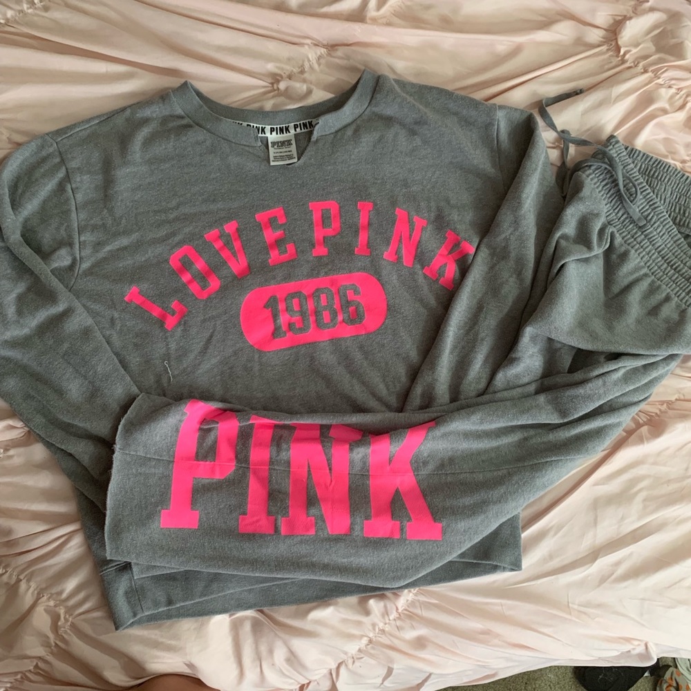 VS Pink Slouchy Crew Neck Sweats Outfit